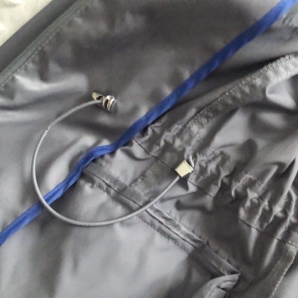 Calvin Klein lightweight grey rain jacket - Picture 5 of 10